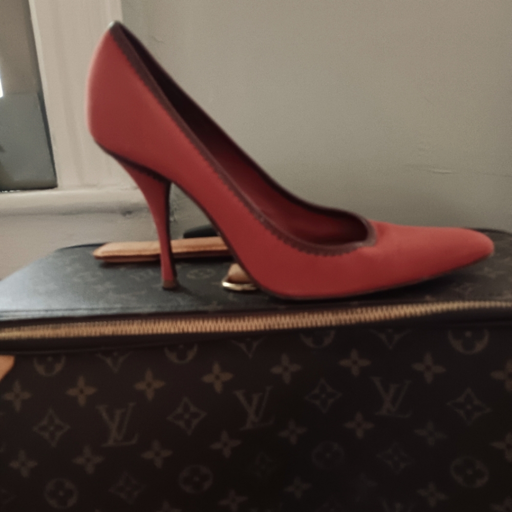 Yves Saint Laurent hills. In a kind of brick color. Size 37